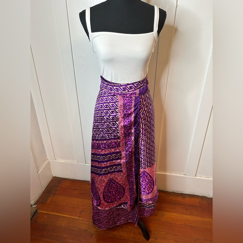 Amazingly stunning! 100% Silk reversible Sari Skirt 🤩💜